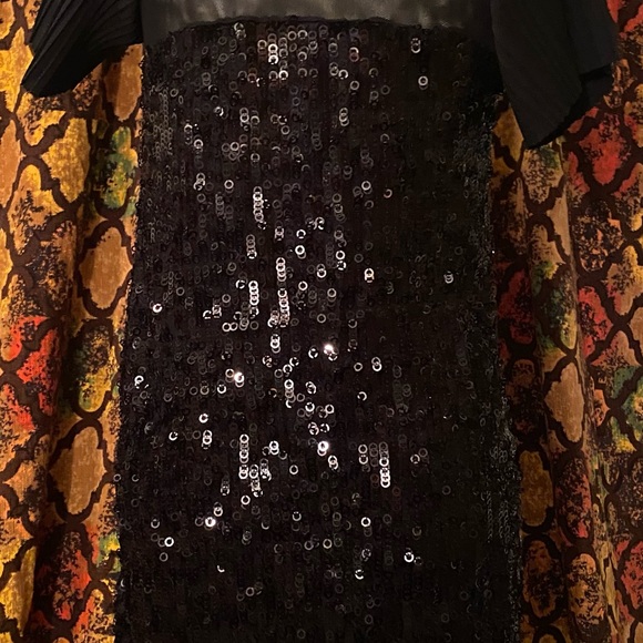 Black sequin dress. Size medium. Very stretchy - Picture 4 of 4